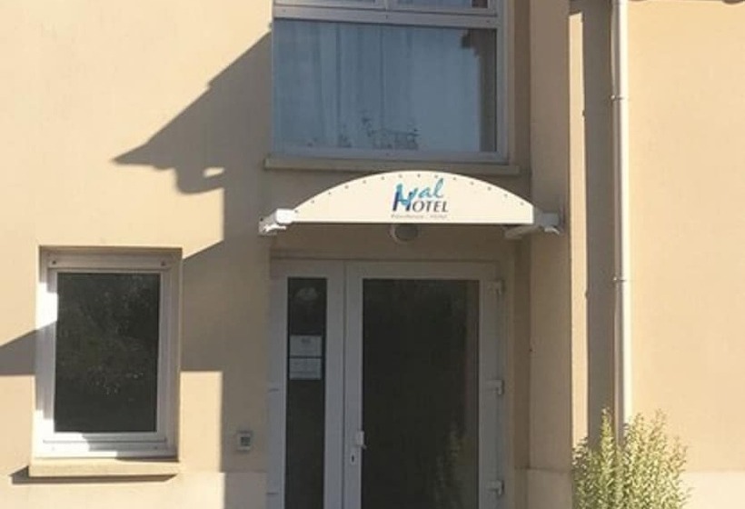 Отель Valhôtel Hôtel Résidence Châteaufort