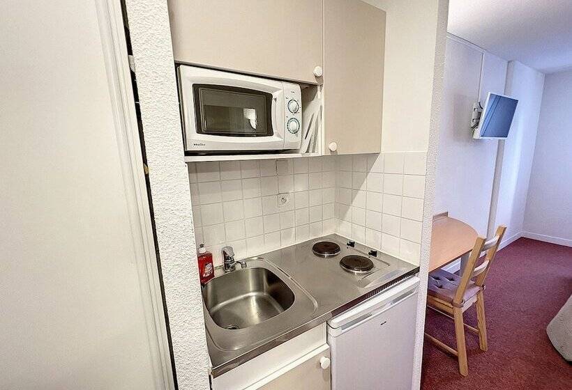 Отель Valhôtel Hôtel Résidence Châteaufort