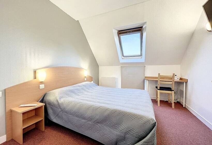 Отель Valhôtel Hôtel Résidence Châteaufort