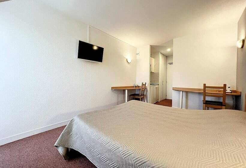 Отель Valhôtel Hôtel Résidence Châteaufort