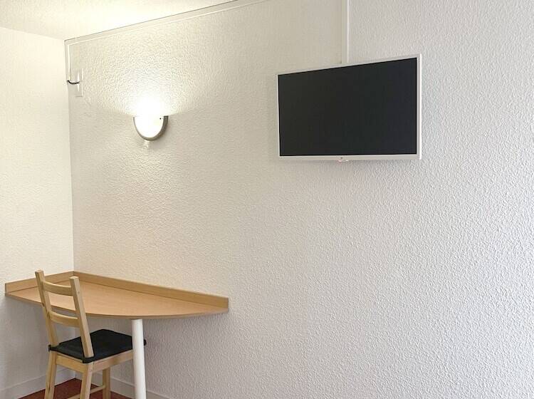 Отель Valhôtel Hôtel Résidence Châteaufort