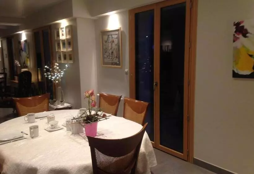 Majatalo Ch. D Hôtes De La Saliais