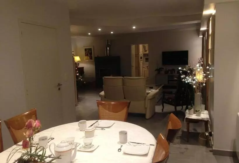 Majatalo Ch. D Hôtes De La Saliais