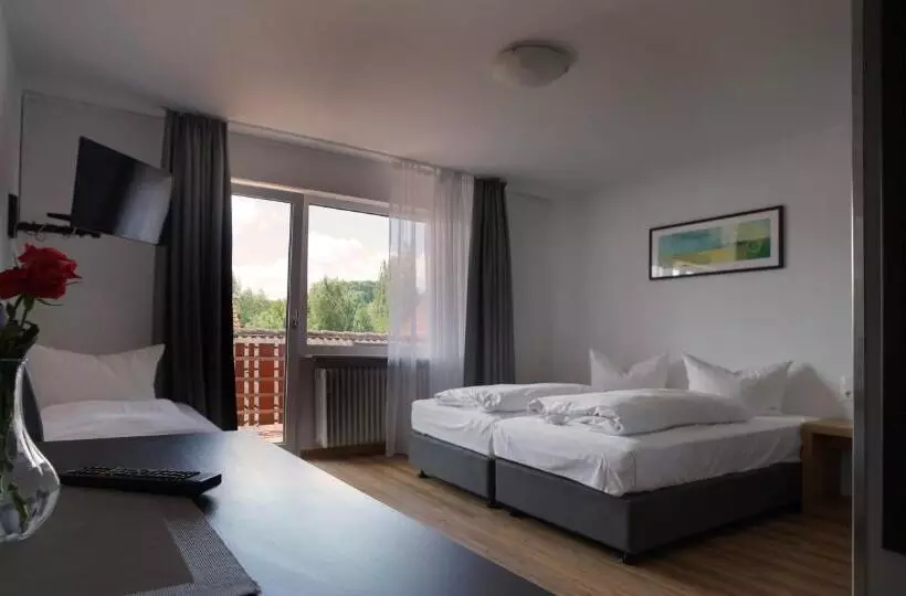 Hotelli Gasthof Metzgerei Lamm   Benedikt Rückel