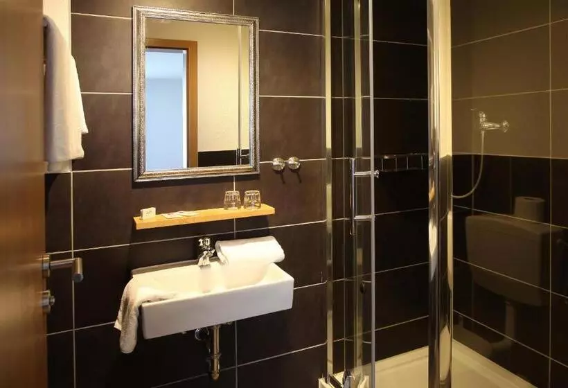 Hotelli Gasthof Metzgerei Lamm   Benedikt Rückel