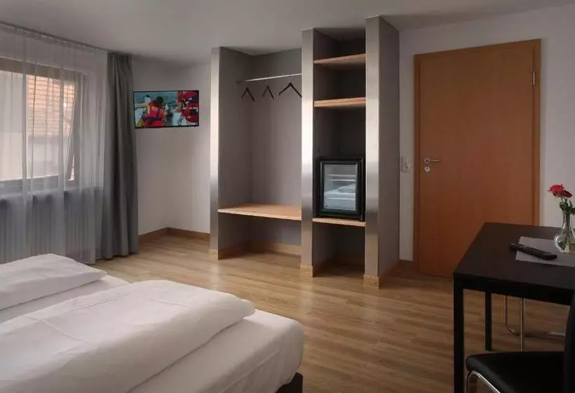 Hotelli Gasthof Metzgerei Lamm   Benedikt Rückel