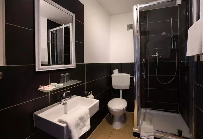 Hotelli Gasthof Metzgerei Lamm   Benedikt Rückel