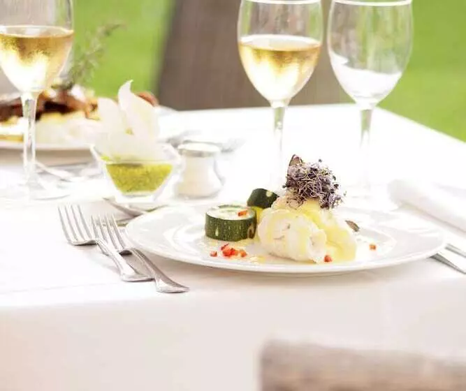 Grupotel Macarella Suites & Spa