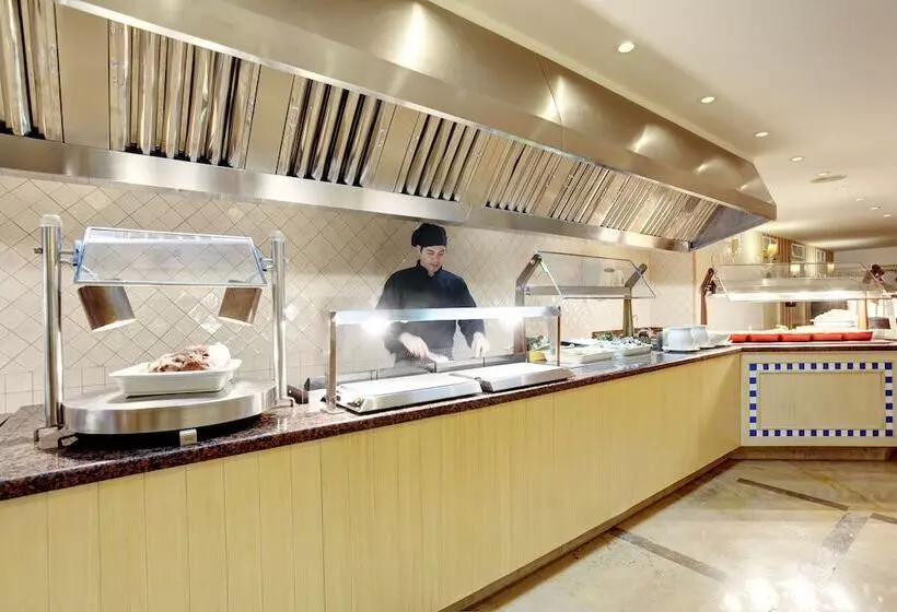 Grupotel Macarella Suites & Spa