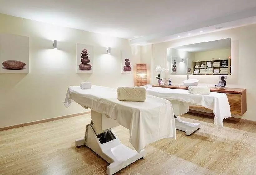 Grupotel Macarella Suites & Spa