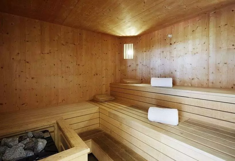 Grupotel Macarella Suites & Spa