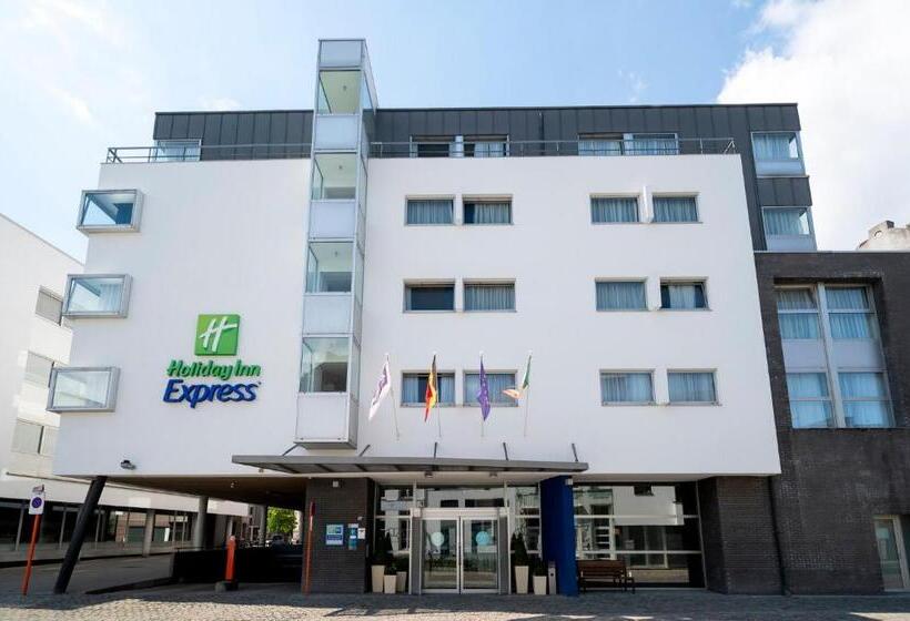 هتل Holiday Inn Express Mechelen City Centre, An Ihg