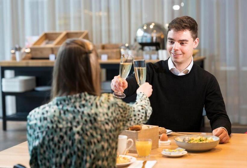 هتل Holiday Inn Express Mechelen City Centre, An Ihg