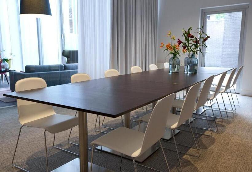 هتل Holiday Inn Express Mechelen City Centre, An Ihg