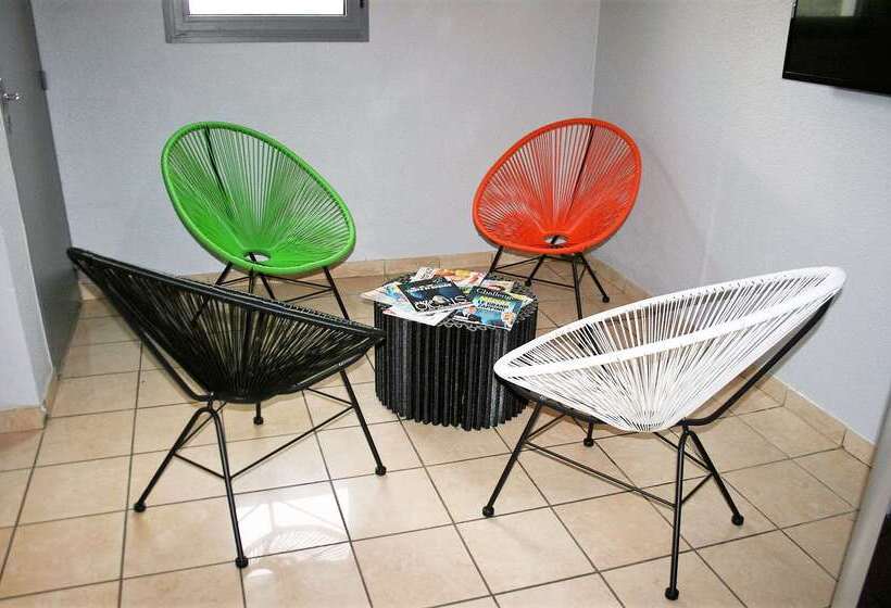 هتل Kyriad Direct Arles