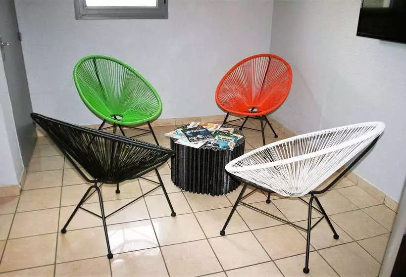 Hotel Kyriad Direct Arles