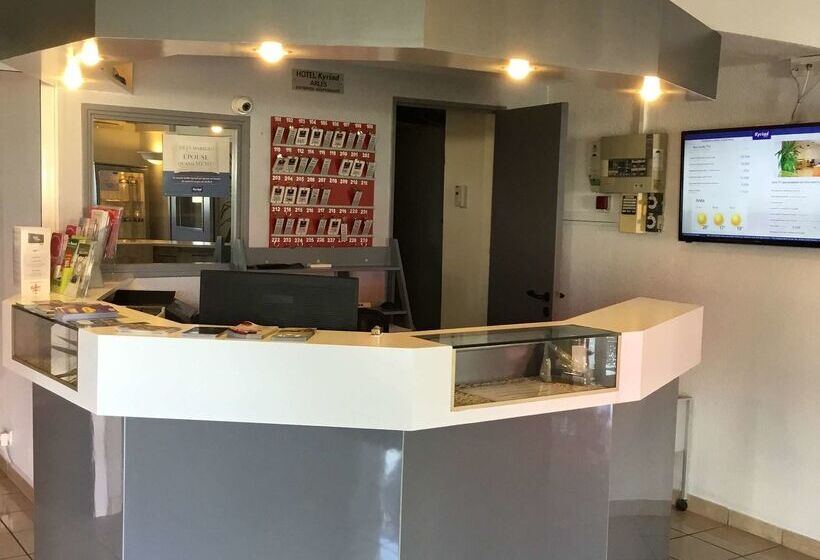 هتل Kyriad Direct Arles