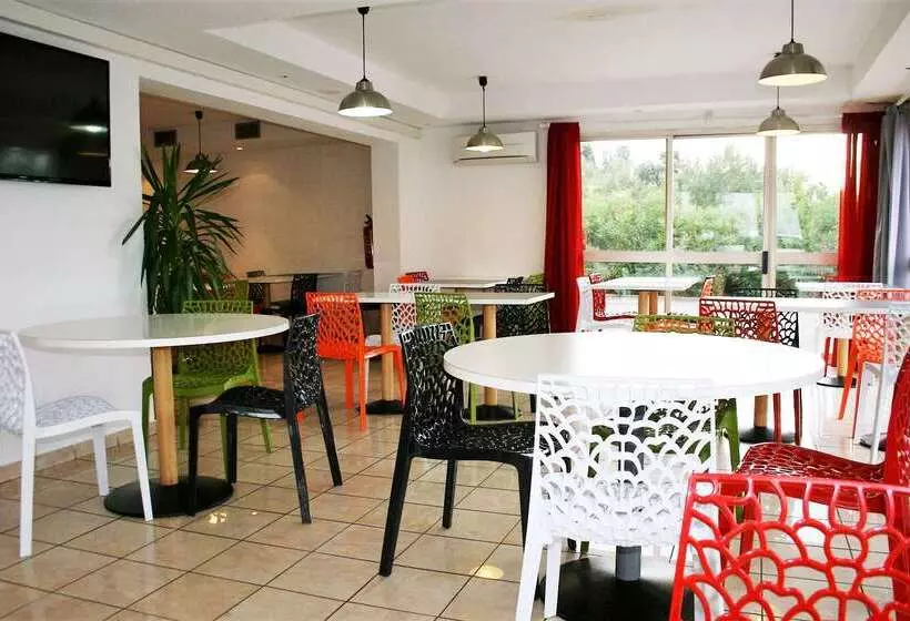 Hotel Kyriad Direct Arles