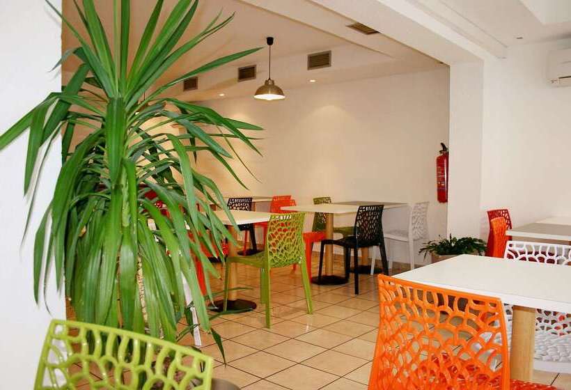 هتل Kyriad Direct Arles