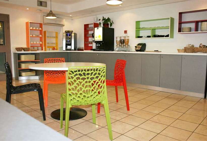 هتل Kyriad Direct Arles