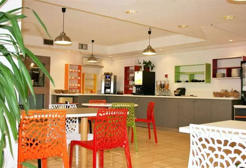 Hotel Kyriad Direct Arles