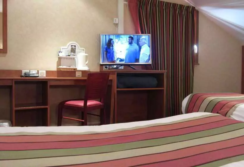 בית מלון כפרי Kyriad Nîmes Ouest A9