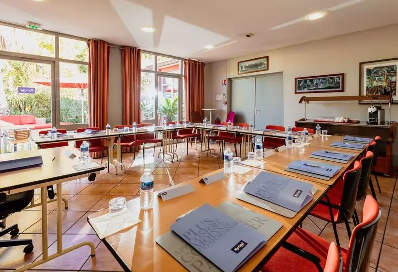 בית מלון כפרי Kyriad Nîmes Ouest A9