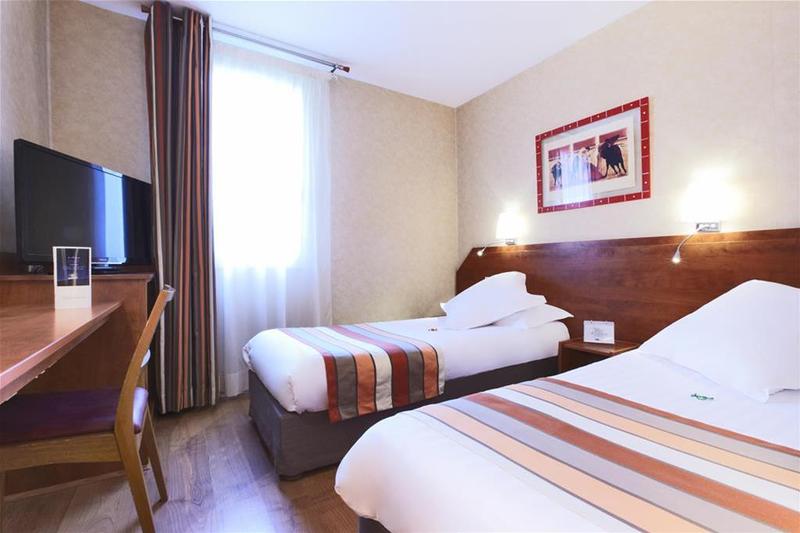 Отель Kyriad Nîmes Ouest A9