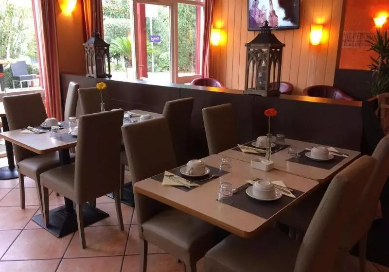 בית מלון כפרי Kyriad Nîmes Ouest A9