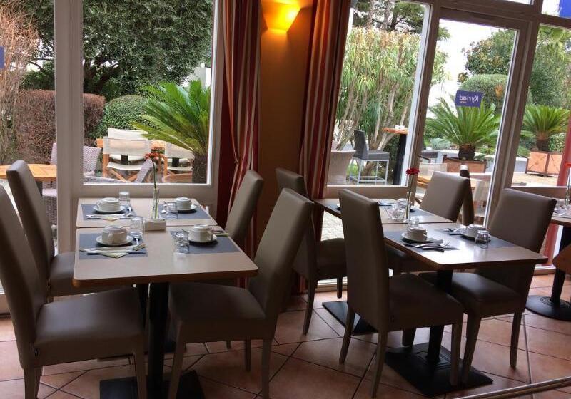 Отель Kyriad Nîmes Ouest A9