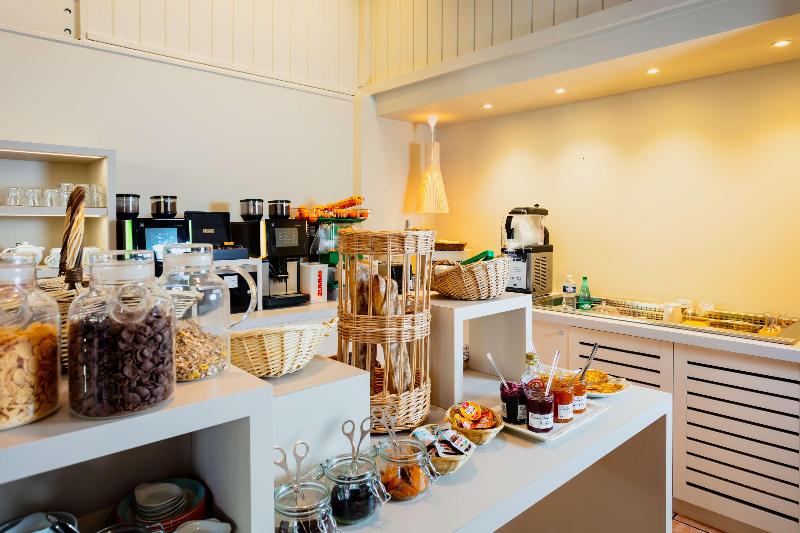 Отель Kyriad Nîmes Ouest A9