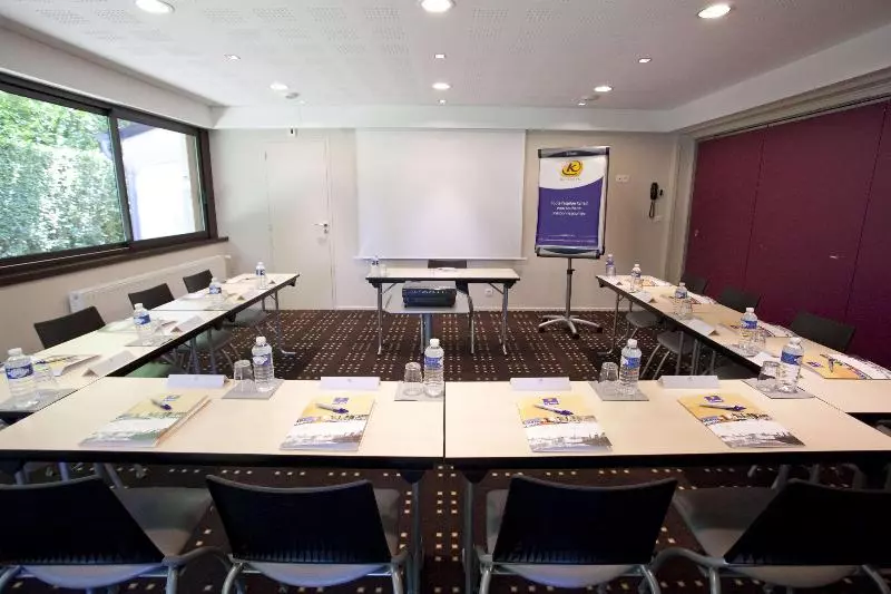 Отель Kyriad Rennes Nord