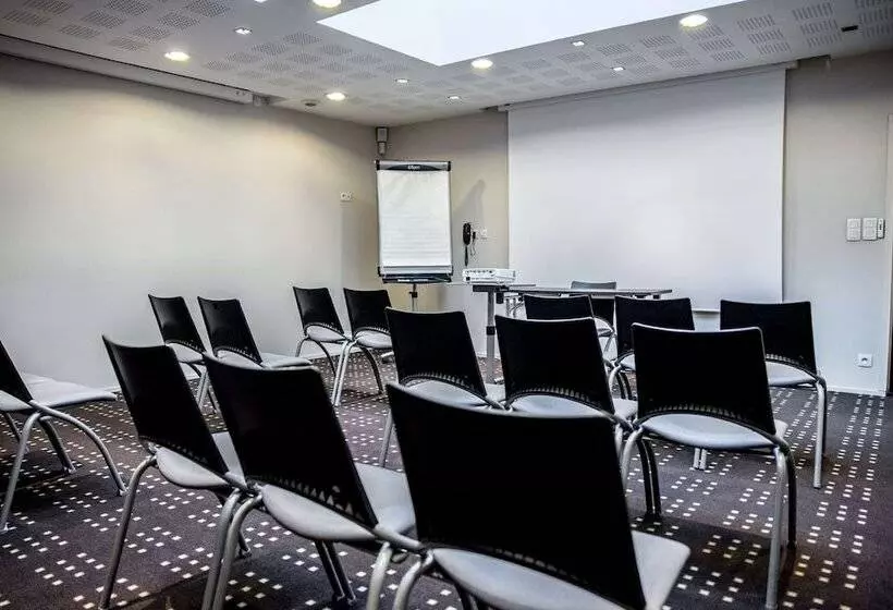 Отель Kyriad Rennes Nord