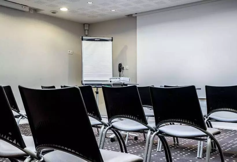 Отель Kyriad Rennes Nord