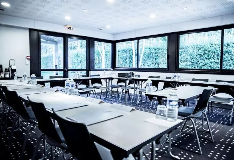 Отель Kyriad Rennes Nord