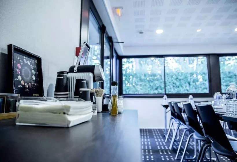 Отель Kyriad Rennes Nord