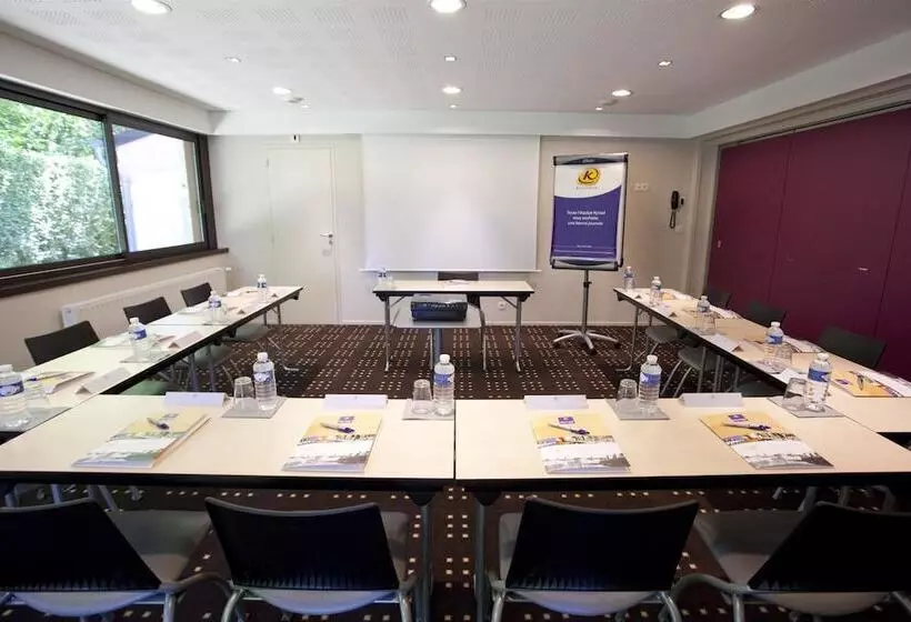 Отель Kyriad Rennes Nord