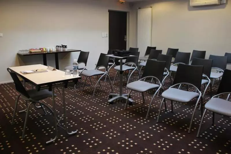 Отель Kyriad Rennes Nord