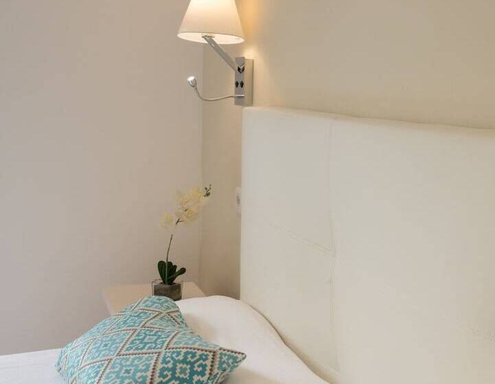 Отель Moon Dreams Marina Parc