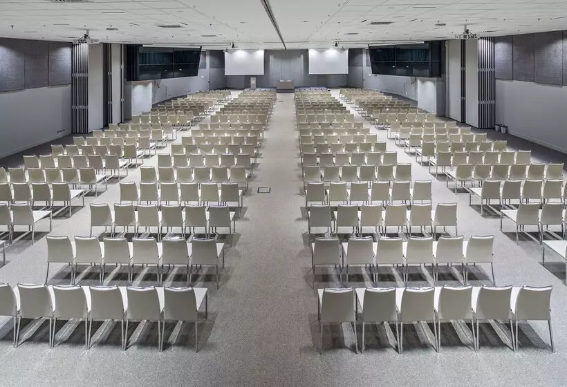 Отель NH Milano Congress Centre