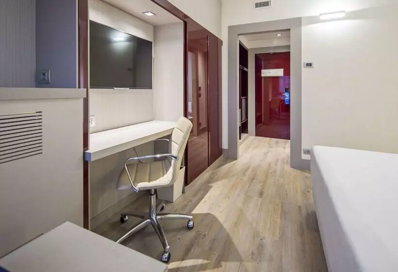 Отель NH Milano Congress Centre