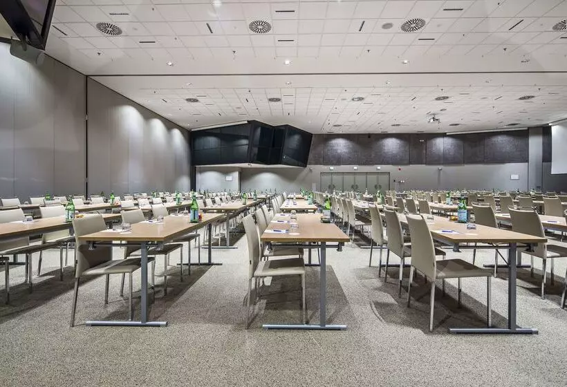 Отель NH Milano Congress Centre