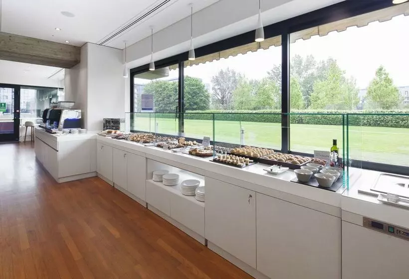 Отель NH Milano Congress Centre