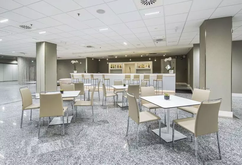 Отель NH Milano Congress Centre