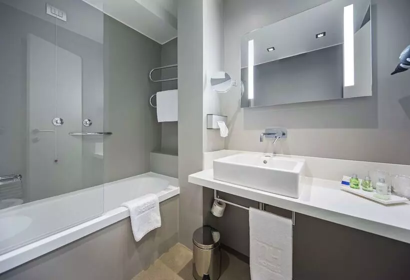 Отель NH Milano Congress Centre