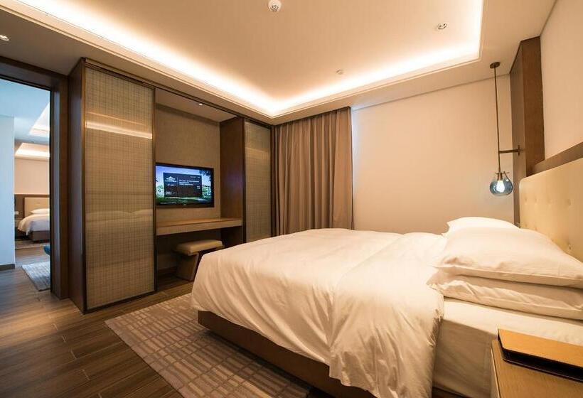 Hotel Wingate By Wyndham Hainan Chengmai