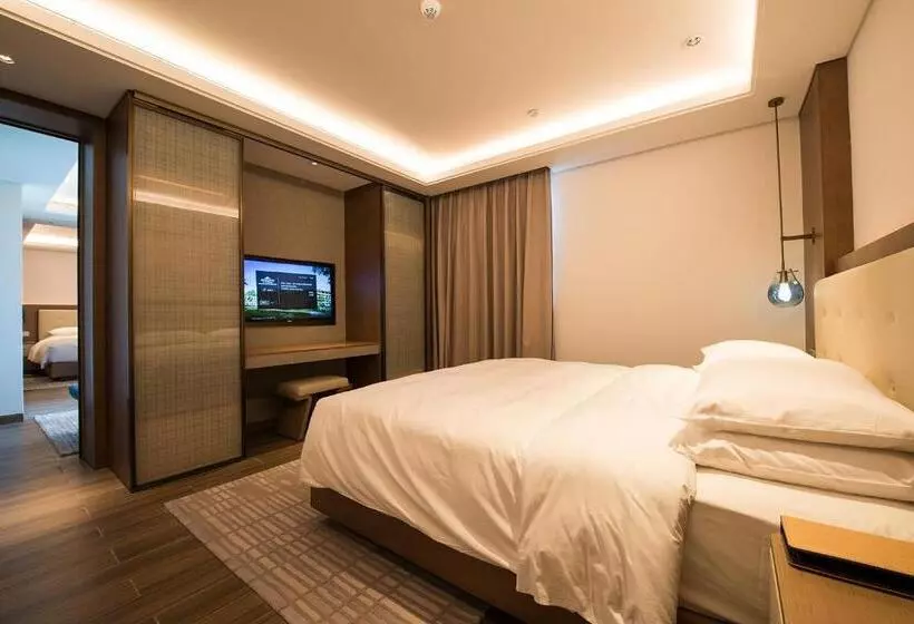 ホテル Wingate By Wyndham Hainan Chengmai