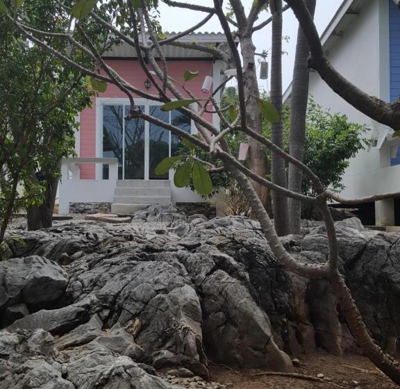 Hotel Charlie S Bungalows