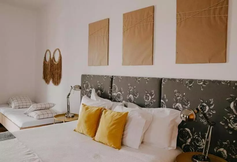 ペンション Cambeiros   Guest House