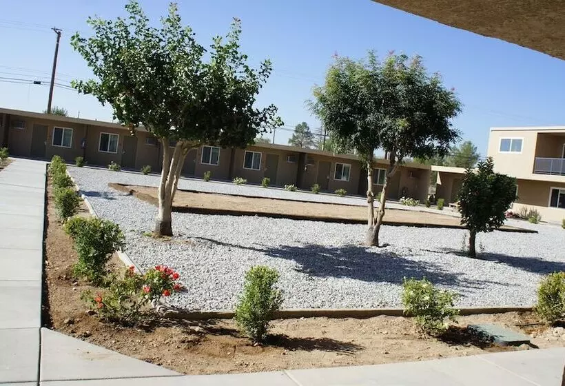 Apple Valley Hotel & Lodge